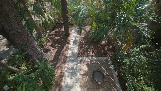 Building Photo - 330 Lang Ct N