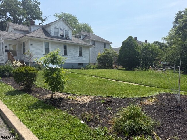 Building Photo - 247 Belvidere Ave