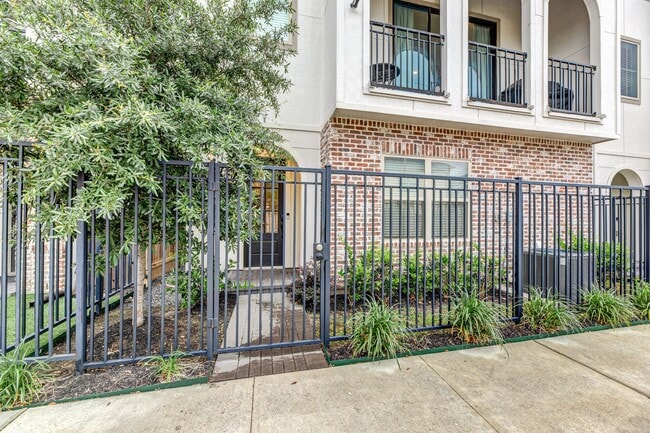 Building Photo - 5230 Schuler St
