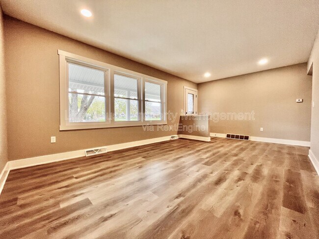 Building Photo - 818 Delray Ave SE