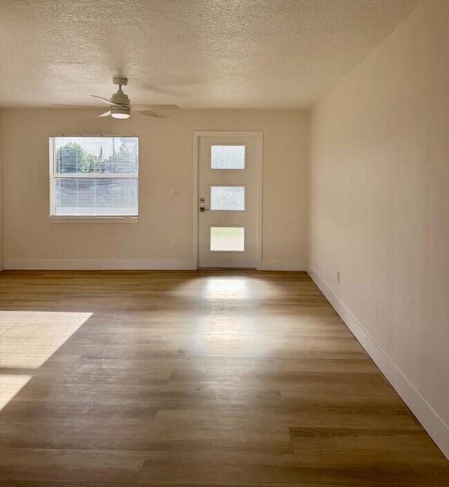 Building Photo - Adorable Makeover Melbourne Florida-Close to Wickham Rd.