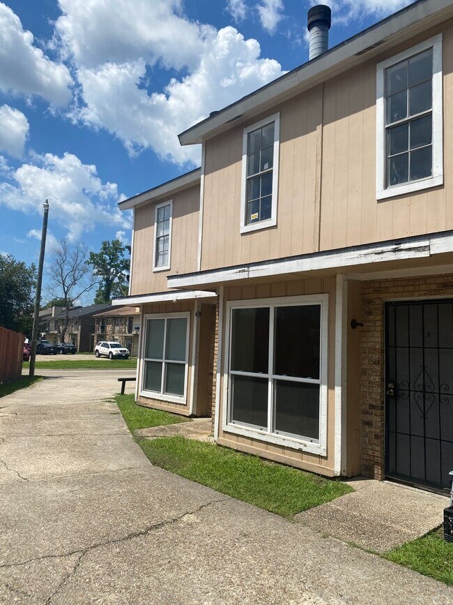 Building Photo - 8757 Granite Dr