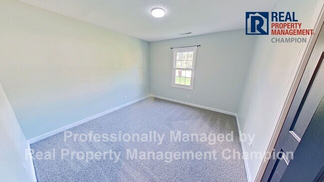 Building Photo - 302 Hilda Rd