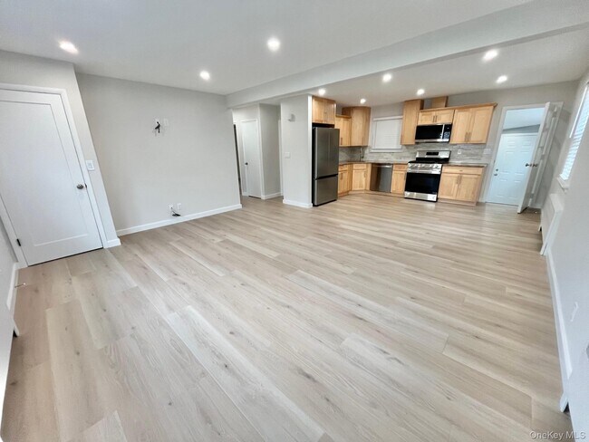 Building Photo - 237 Woodland Ave