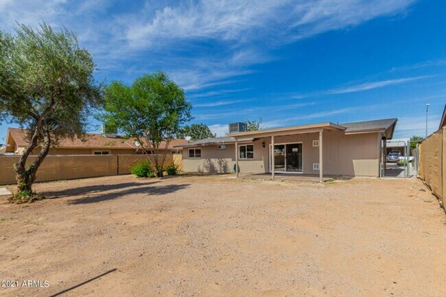 Building Photo - 7361 W Shangri La Rd