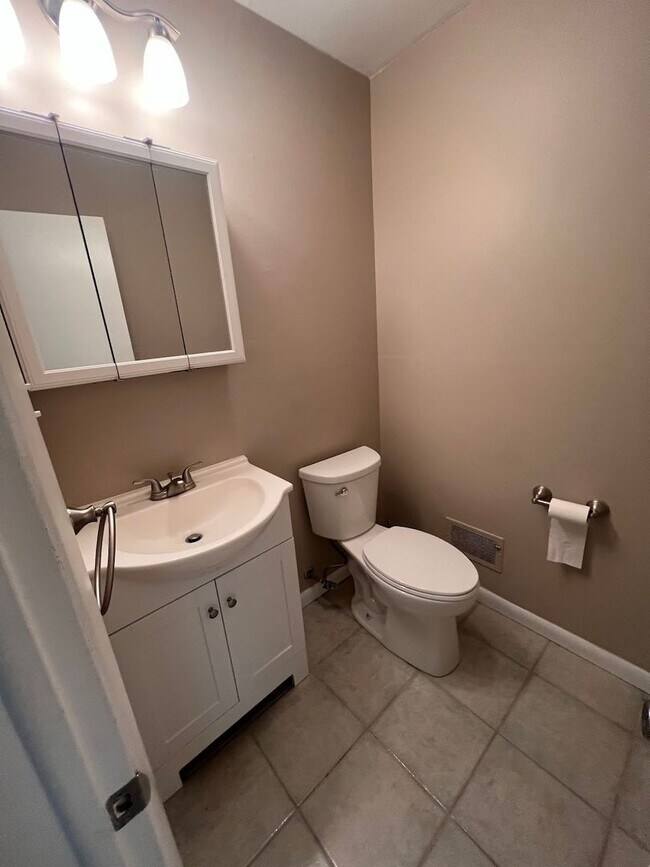 Building Photo - For Rent – 3 Bedroom, 1.5 Bath Home