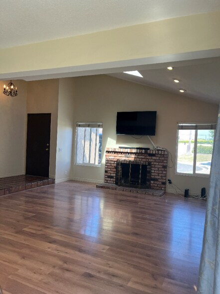 Building Photo - 15221 Polly Ave