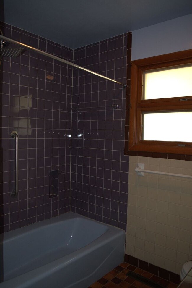 Building Photo - Marvelous 4 Bed 2.5 Bath House In Quarry H...