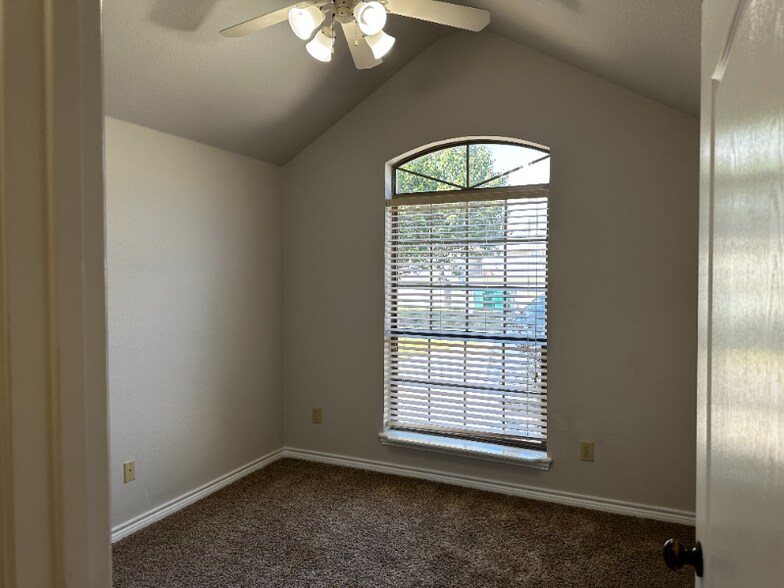 Building Photo - 3120 Lippizan St