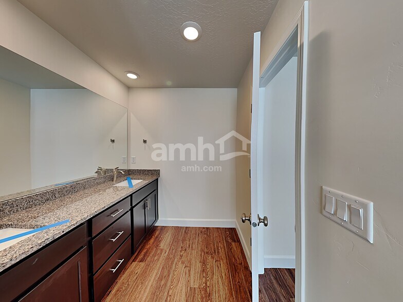 Building Photo - 5924 Verdigris Dr