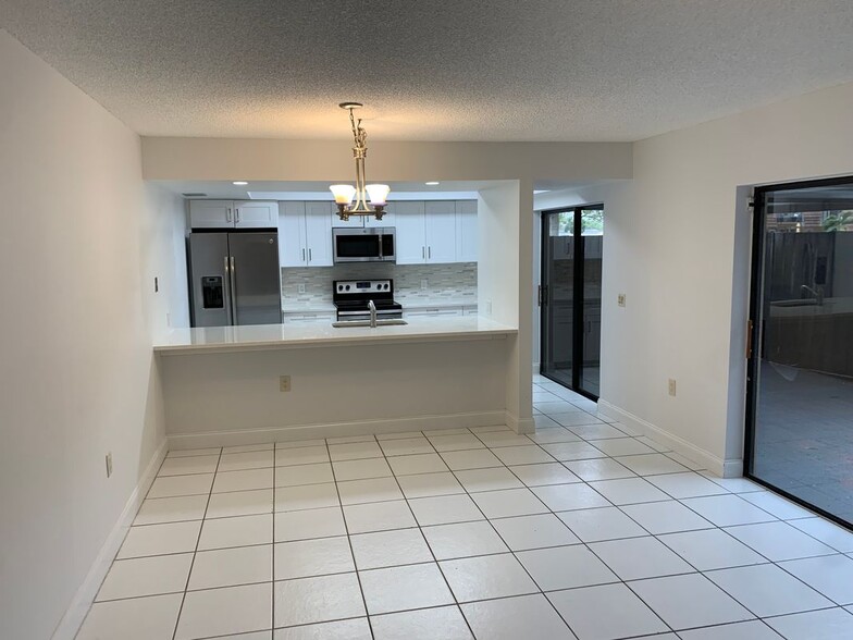 Building Photo - 3026 30th Ln