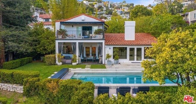 Building Photo - 1514 Sunset Plaza Dr