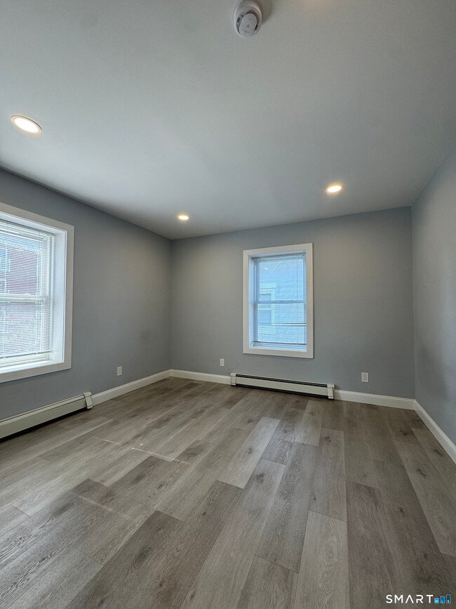 Building Photo - 40 Clarks Hill Ave