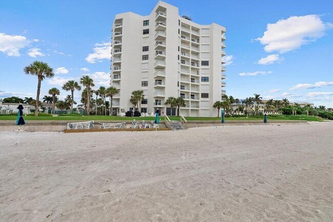 Building Photo - 1000 Longboat Club Rd