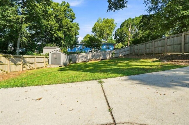 Building Photo - 1375 Miller Reed Ave SE