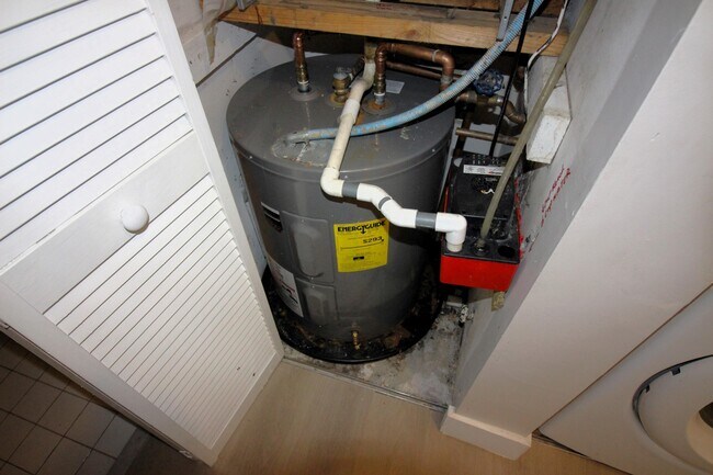 Building Photo - 2900 Olivewood Terrace