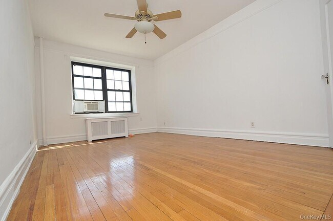 Building Photo - 105 Garth Rd