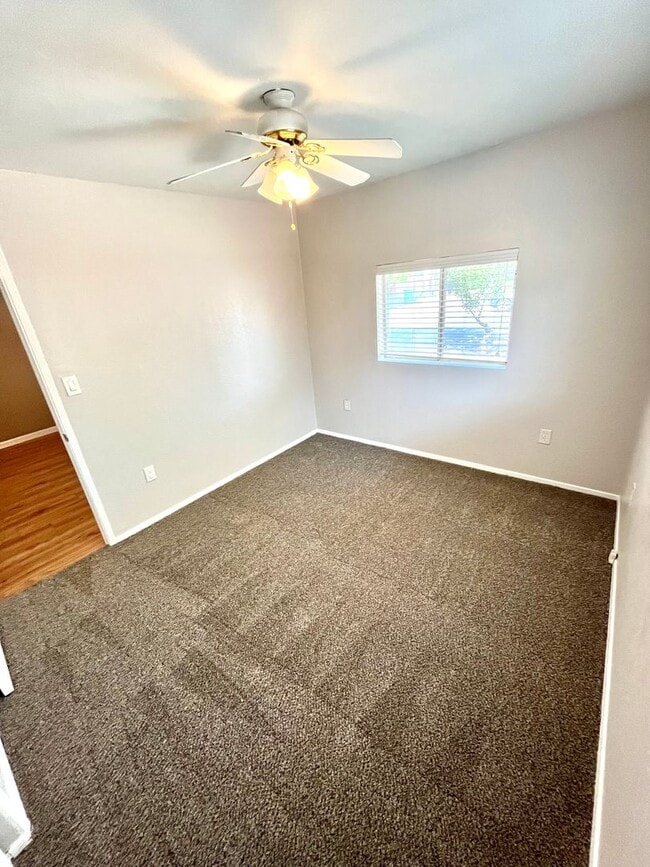 Building Photo - Midtown Cozy Two bedroom Home