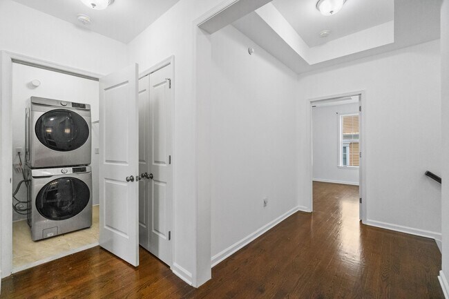 Building Photo - 205 Roosevelt Dr