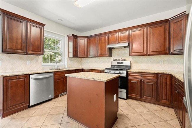 Building Photo - 1440 Grovehurst Dr