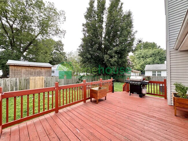 Building Photo - 5 Baywood Ln