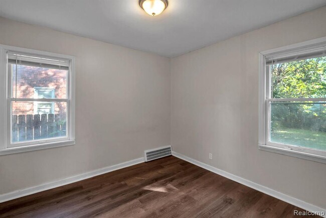 Building Photo - 1109 Shadowlawn St