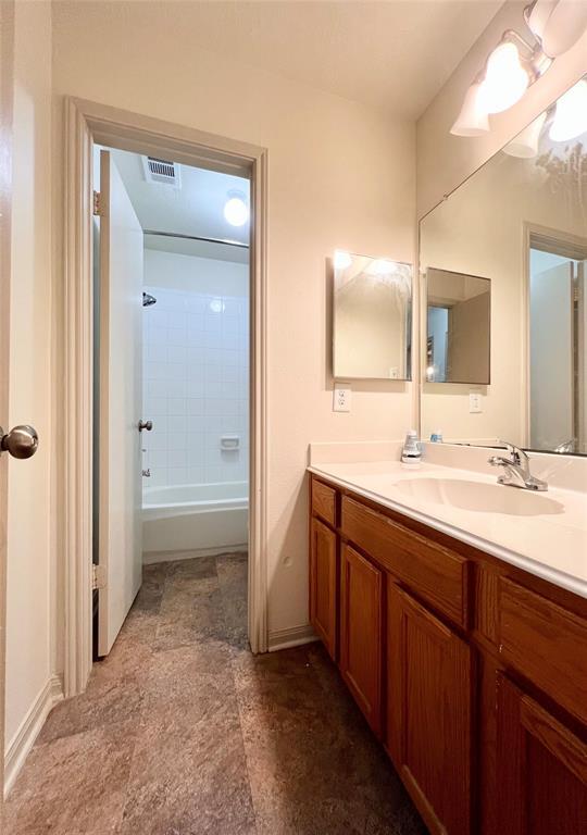 Building Photo - 1405 Manor Dr