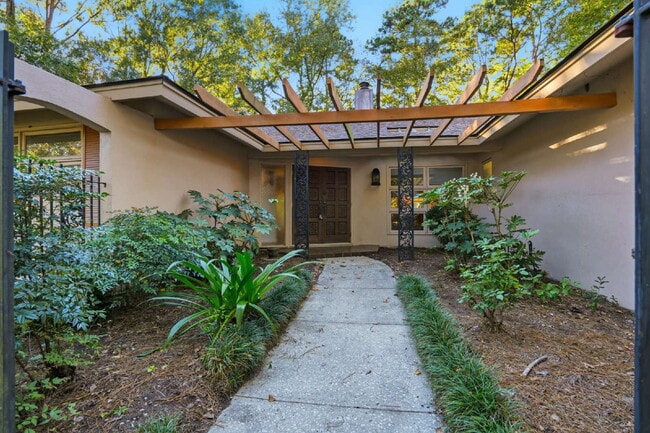 Building Photo - 815 Farm Quarter Rd