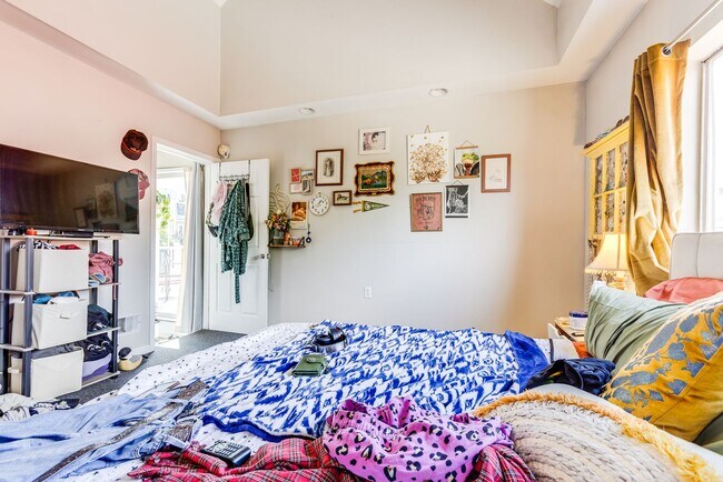 Building Photo - 2324 Berg St