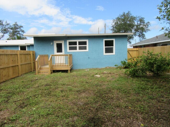 Building Photo - 9823 Clarence St