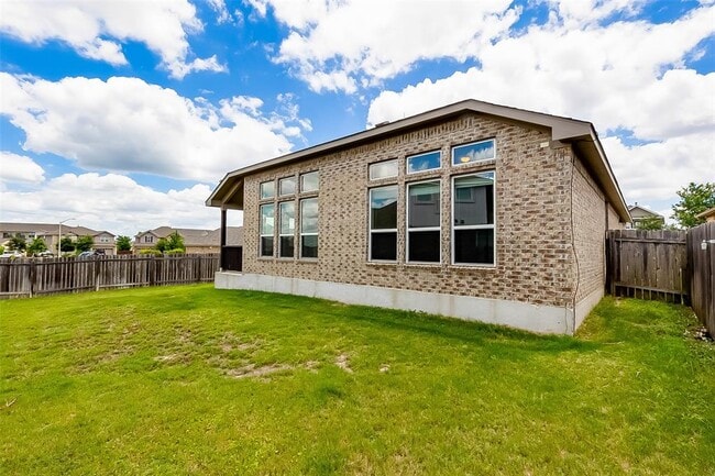 Building Photo - 505 Palmilla St