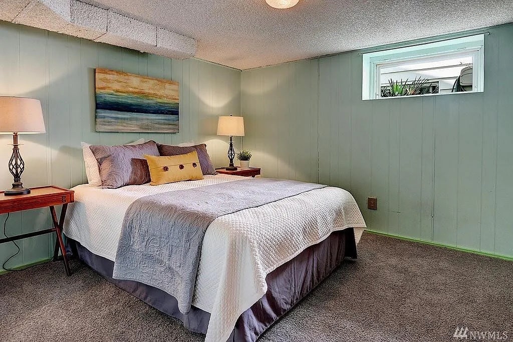 Building Photo - 902 N 77th St