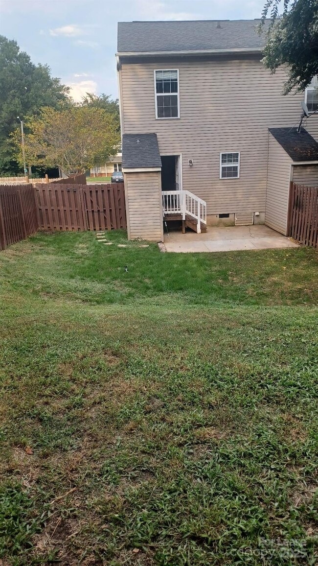 Building Photo - 1505 Flintwood Dr