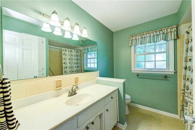 Building Photo - 3254 Kenilworth Dr