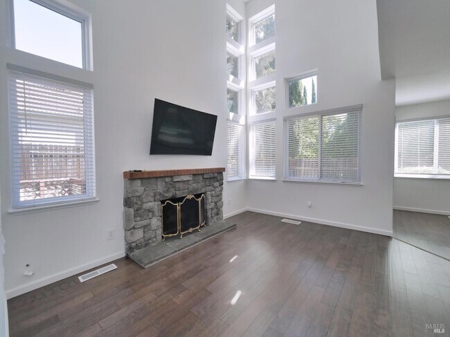 Building Photo - 3500 Crownridge Dr