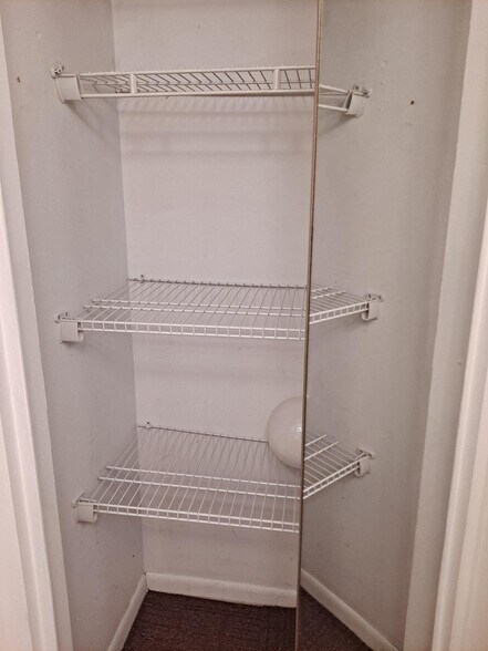 Building Photo - 811 Granite Rd