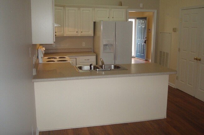 Building Photo - 425 Reavis Ave