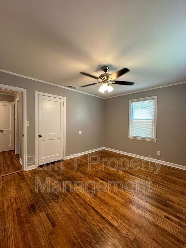 Building Photo - 26 W 59th St