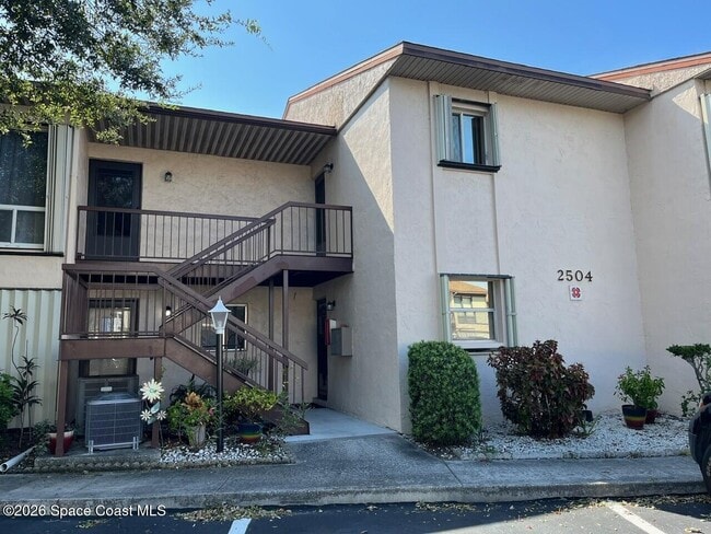 Building Photo - 2504 Bogey Ln