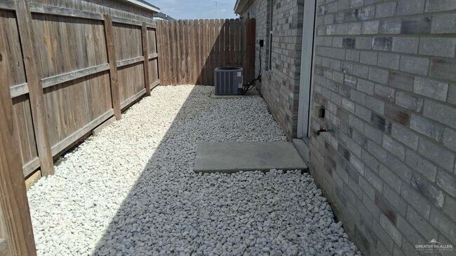 Building Photo - 15 W Mahala Ave