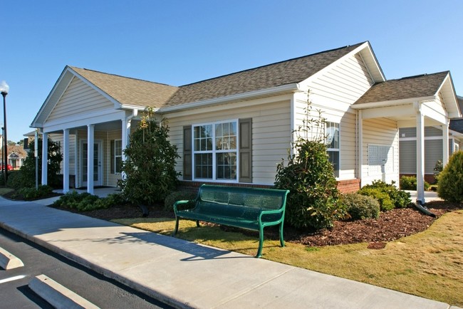 Building Photo - Beaufort Manor Apartments