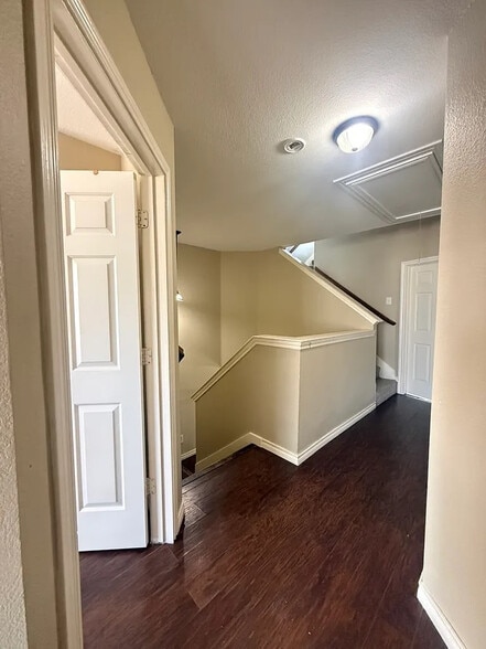 Building Photo - Room in Townhome on Oceanside Dr