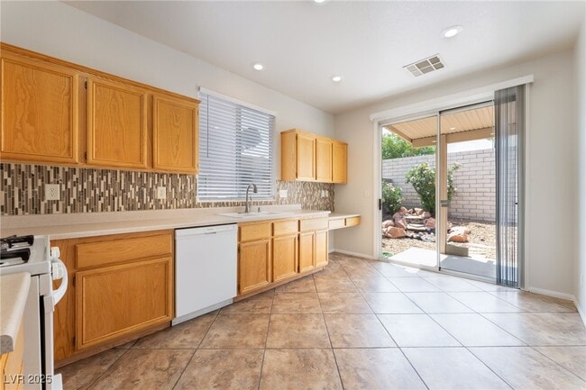 Building Photo - 8729 Shady Pines Dr