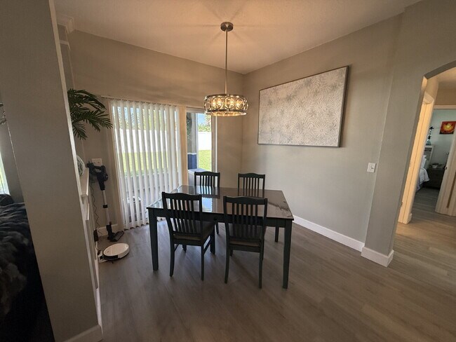 Building Photo - "Spacious 3-Bedroom Retreat with Bonus roo...