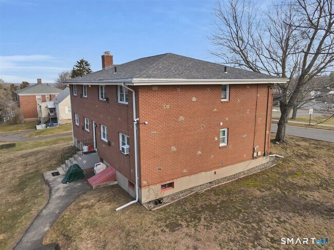 Building Photo - 63 Maynard St