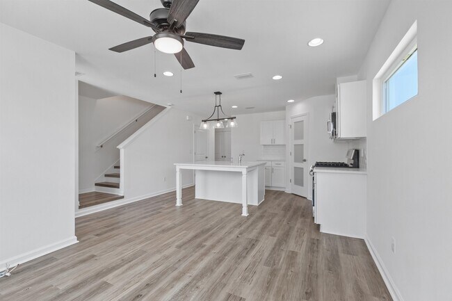 Building Photo - 1363 Landon Hills Dr