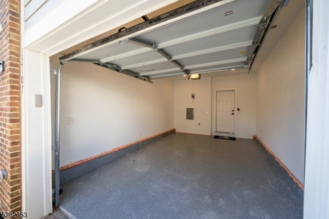 Building Photo - 8 Jessica Ln