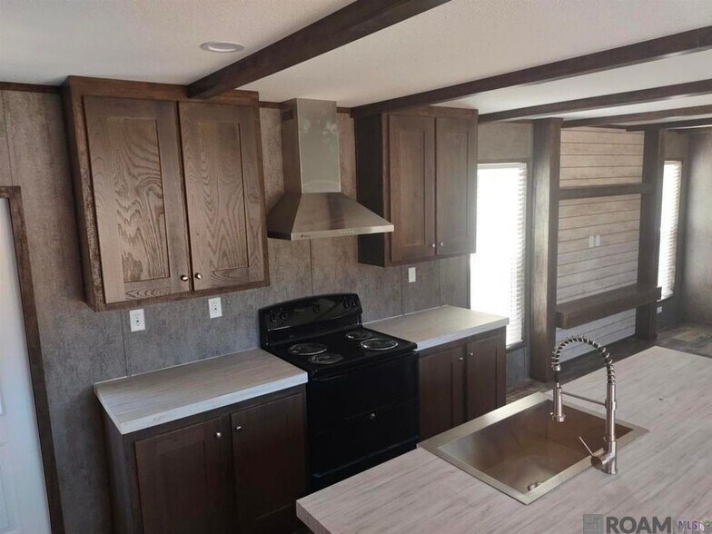 Building Photo - 18884 Scivicque Ln