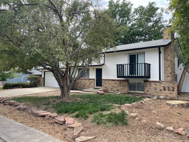 Building Photo - Centaur Village 3 Bedroom/2 Bath Newly Upd...