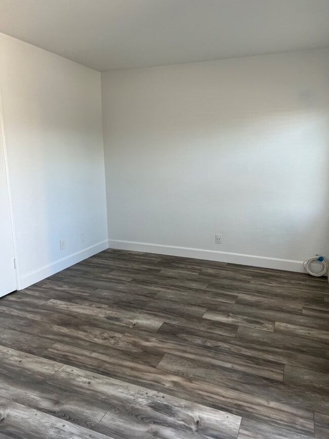 Building Photo - 429 W Ramona Dr